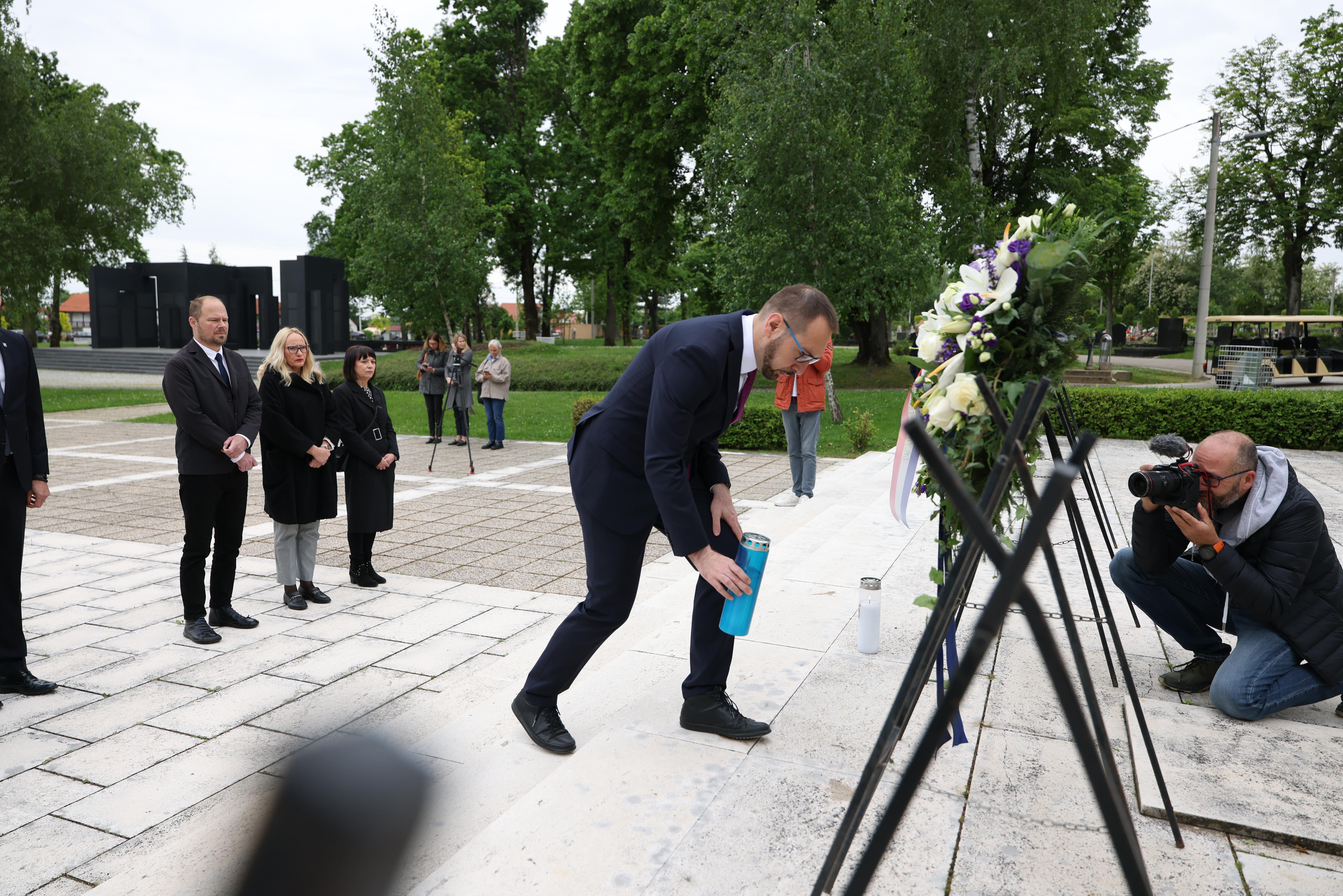 U povodu Dana pobjede nad fašizmom i obljetnice oslobođenja Zagreba položeni vijenci
